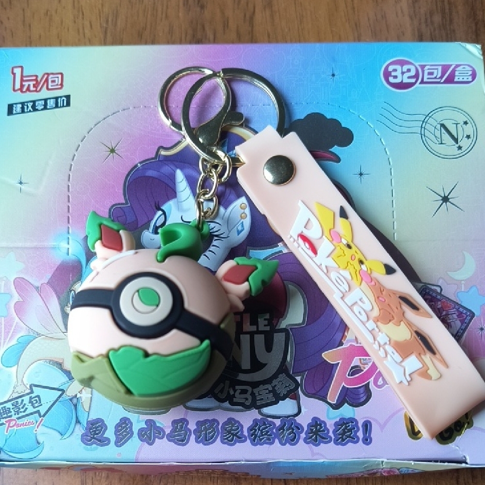 Pokemon Pikachu & Pokeball Grass Keychain